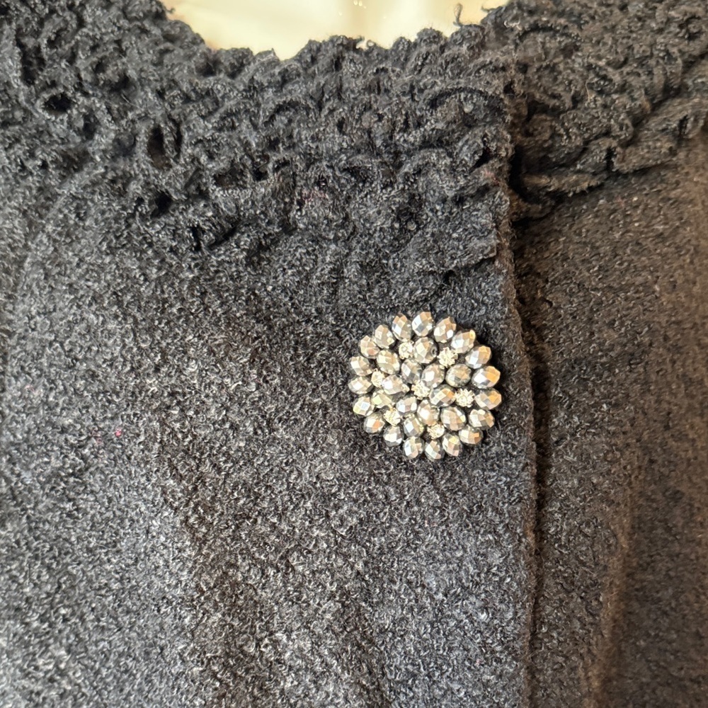 Iluvia 1978 Italy Wool Blend Textured Black Ornate Button Cape Size L/XL NWT - Picture 3 of 16